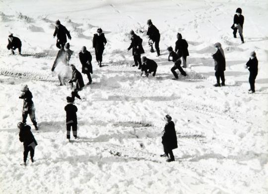 Kirsch Béla - A tél öröme, 1960-as évek | Fotóaukció 2008 aukció / 129 tétel